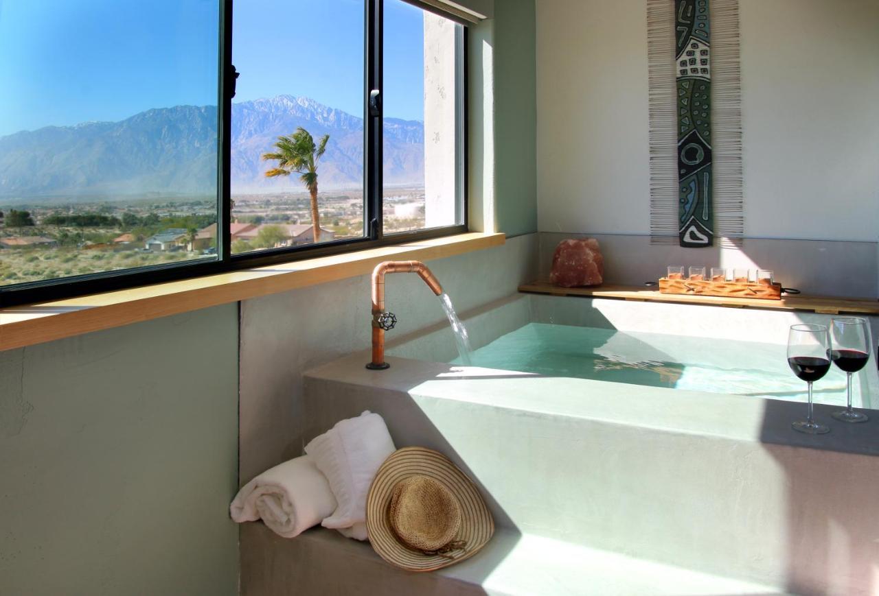 ホテル Azure Palm Hot Springs デザート・ホット・スプリング エクステリア 写真